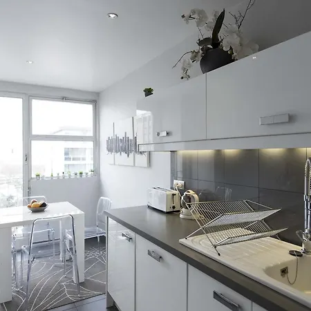 Veeve - Steps From The Eiffel Tower Apartment *