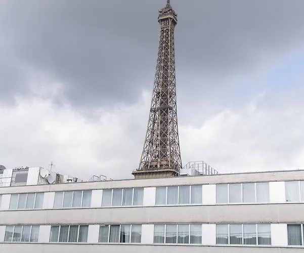 Apartament Veeve - Steps From The Eiffel Tower Paryż